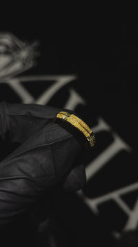 Anillo de oro amarillo de 10 k con diamantes amarillos de 0,09 cts.