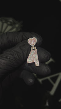 Colgante de oro blanco de 10 k con 41 diamantes de laboratorio de 1 ctw