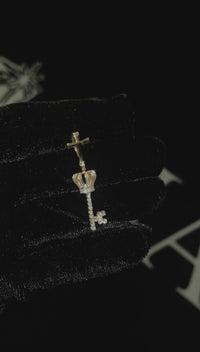 Colgante de llave real con diamantes en oro de 10 quilates de 0,16 quilates