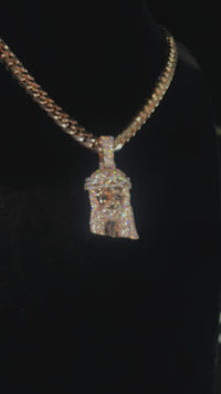 Colgante de cabeza de Jesús para hombre en oro amarillo macizo de 14 quilates con diamantes de laboratorio de talla redonda de 1,03 quilates.