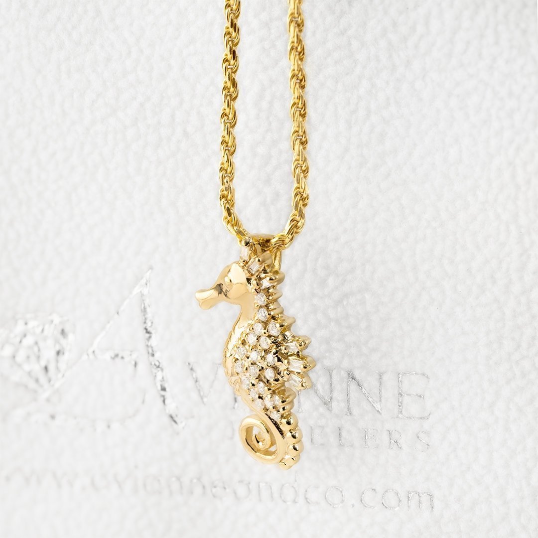 Yellow 14K Solid Yellow Gold Womens Diamond Seahorse Pendant 0.75 Ctw
