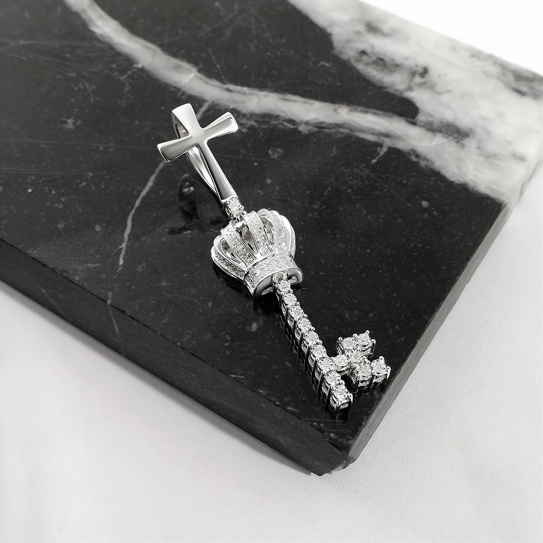 10k Gold Diamond King Key Pendant 0.16 Ctw – Avianne Jewelers